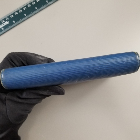 LOUIS VUITTON Vintage Trifold Epi leather bifold Wallet/France - Picture 10 of 16